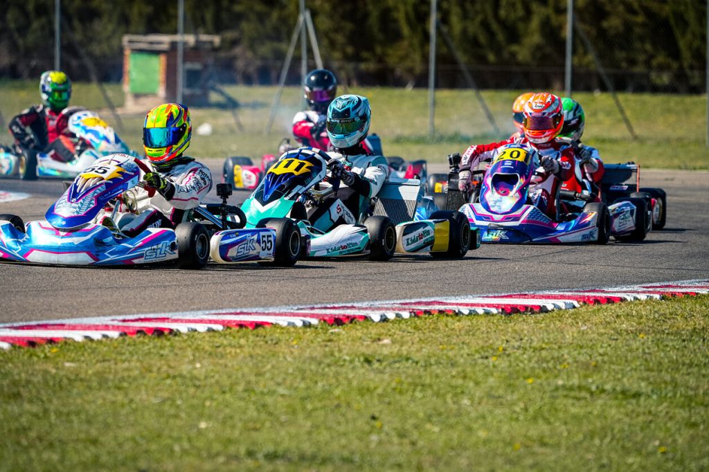 El asfalto arde en Zuera: La madurez de los Senior y el estreno del «Social»